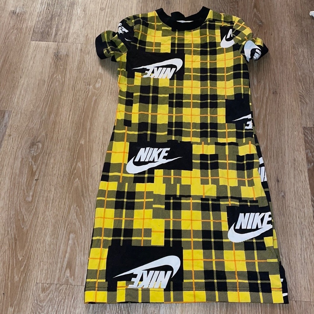 Nike women dress size medium